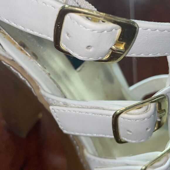 Dollhouse platforms - Picture 3 of 14